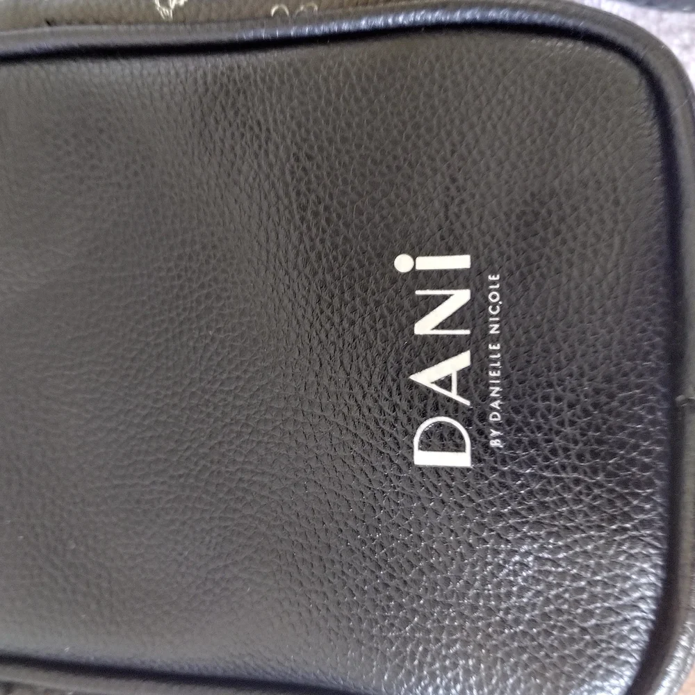 Danielle Nicole Black Friends Central Perk Crossbody Bag - Picture 9 of 10